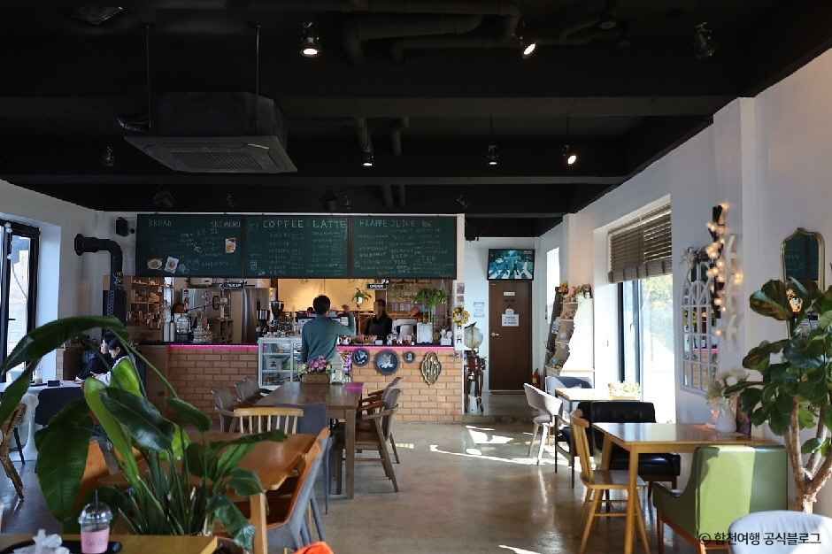 thumbnail-카페플로라-1