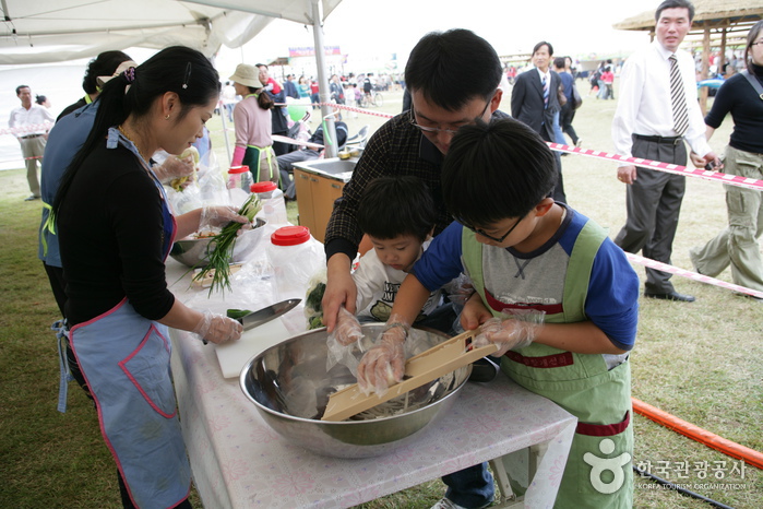 Ganggyeong Fermented Seafood Festival (강경 발효젓갈축제)