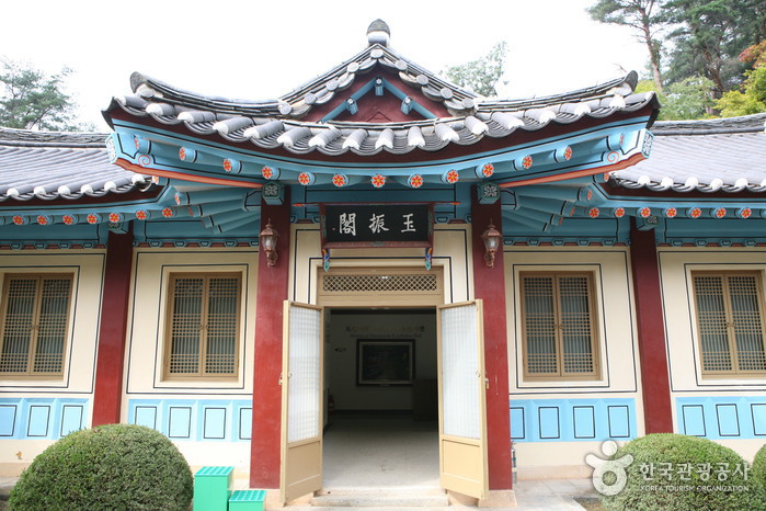 Dosanseowon Confucian Academy (도산서원)