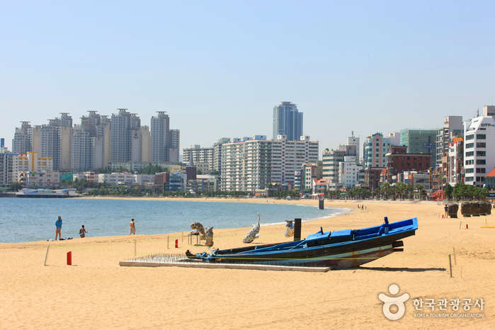 Gwangalli Beach (광안리해수욕장)