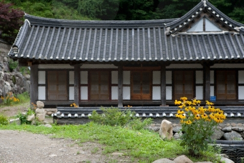 Храм Пэннёнса в Капхёне (백련사(가평))