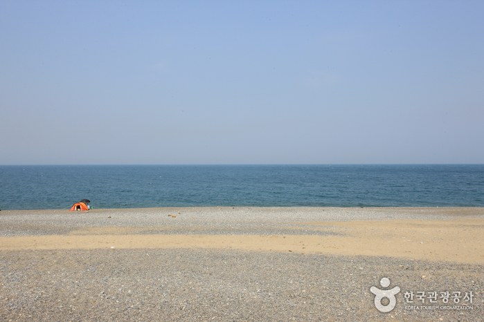 Gangdong Pebble Beach (강동몽돌해변)