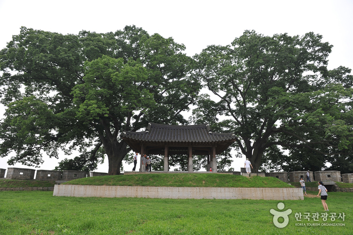 Yeonmijeong Pavilion (연미정)