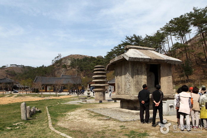 Unjusa Temple (운주사)