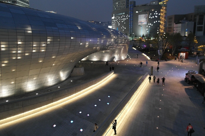 Dongdaemun Design Plaza (동대문디자인플라자 (DDP))