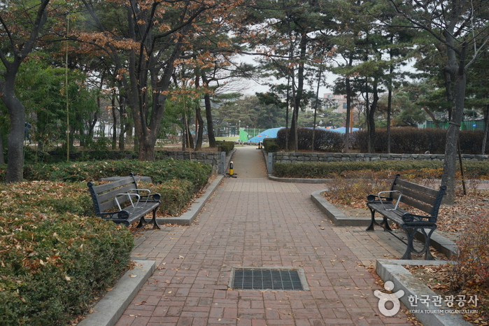 Seoul Seokchon-dong Ancient Tombs (서울 석촌동 고분군)