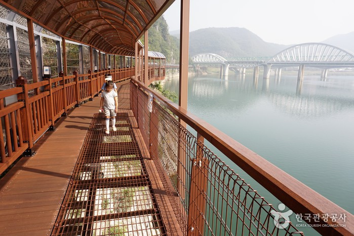 丹陽江 桟道（단양강 잔도）