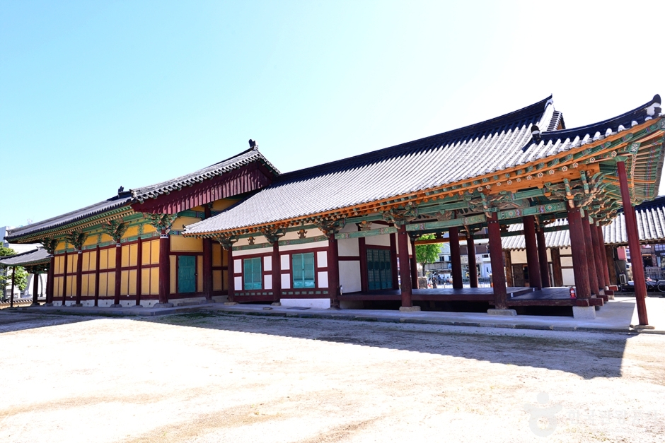 Jeonju Pungpaejigwan Guesthouse (전주 풍패지관 (전주객사))