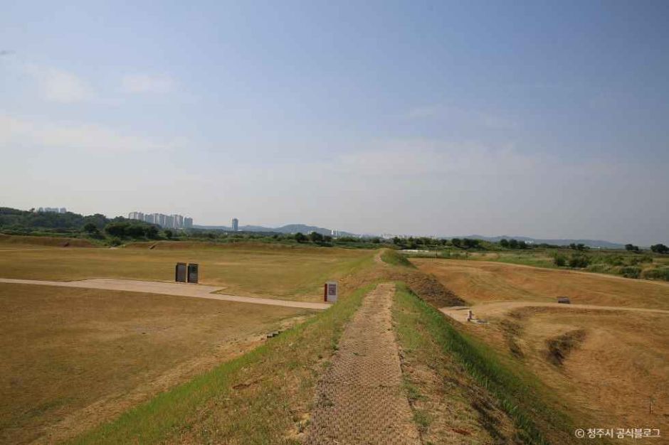 Earthen Fortification in Jeongbuk-dong (청주 정북동 토성)