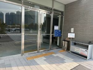 국립세계문자박물관_박물관 1층 출입구(미닫이)