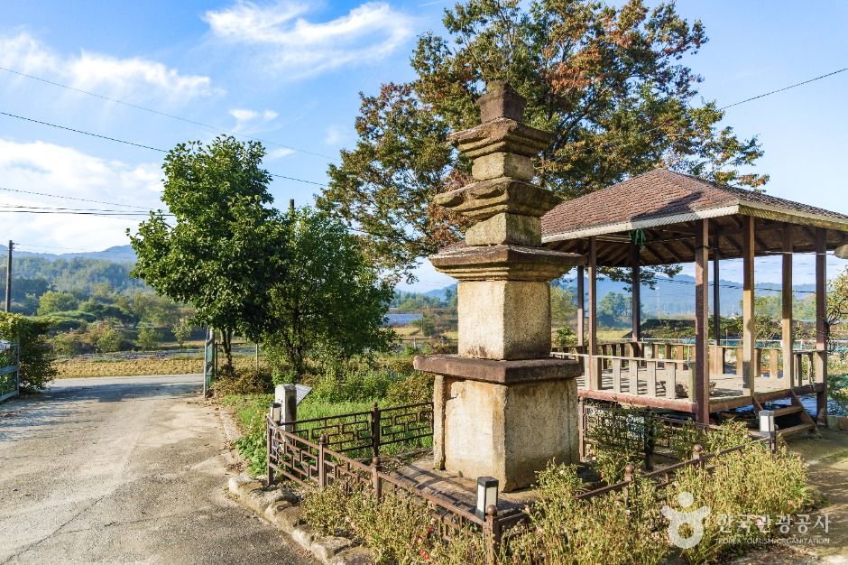 괴산 보안사 삼층석탑