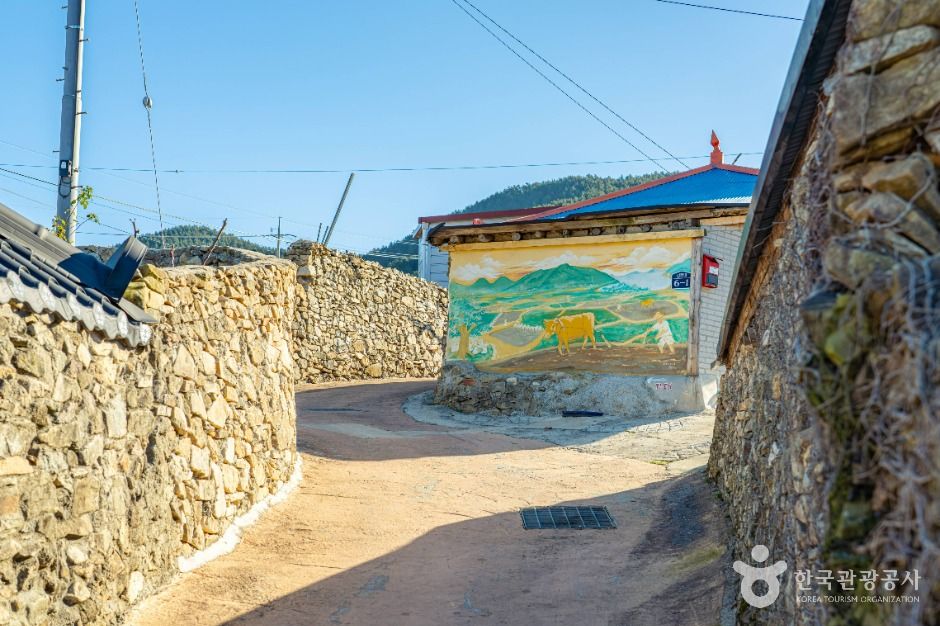 thumbnail-상서마을 옛 돌담길-3