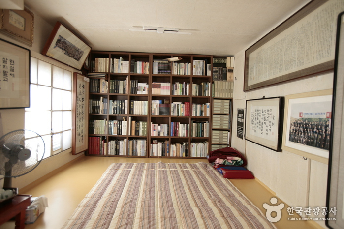 Hyangsan House (향산고택)