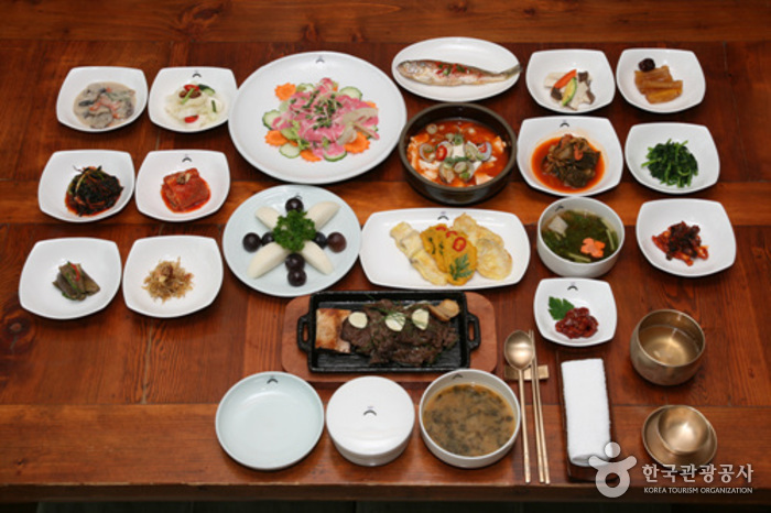 Jeonju Traditional Cultural Center Hanbyeoknu (전주전통문화관 한벽루)