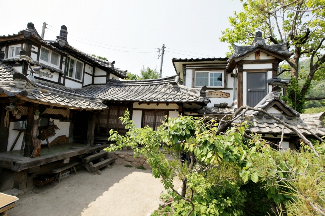 Dolmok Lodging of Gyeongju (경주 민박 돌목)