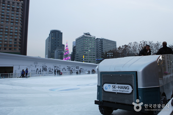 Eislaufbahn am Seoul Plaza (서울광장 스케이트장)