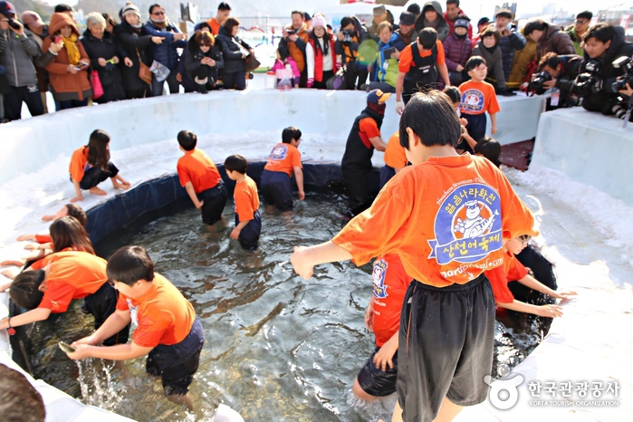 冰雪王國華川山鱒魚節(얼음나라화천 산천어축제)6