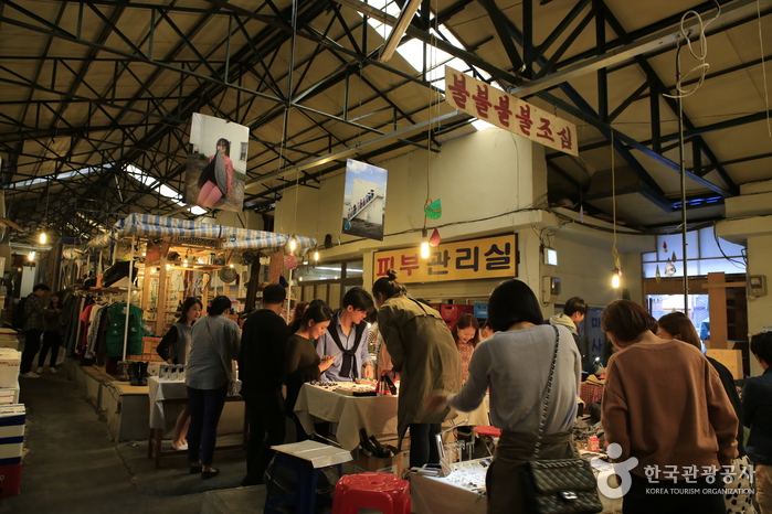 Dongjin Market (동진시장)