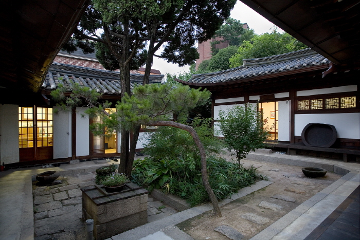 thumbnail-Choi Sunu House (최순우 옛집)-5