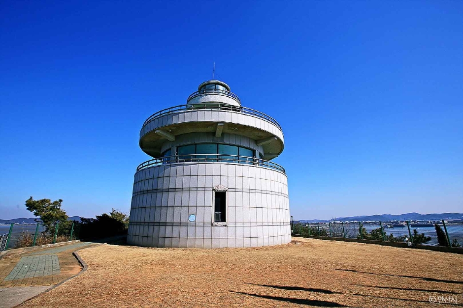 Observatorio del Faro de la Isla Nueseom (누에섬 등대전망대)