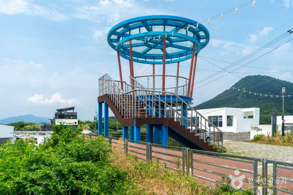 노을이 물드는 언덕