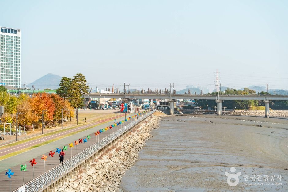 thumbnail-소래포구해오름광장-6