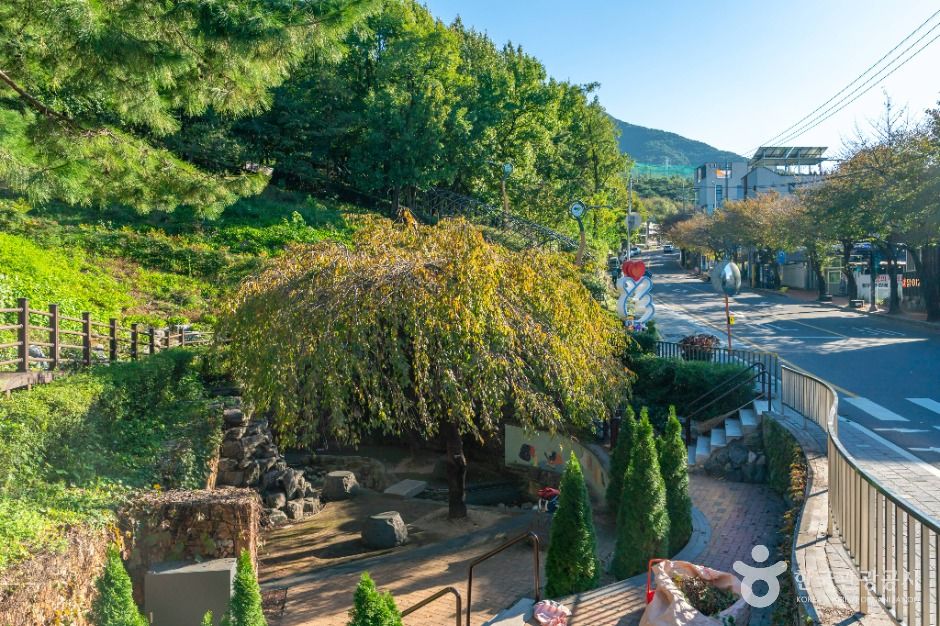 thumbnail-앞산빨래터공원-1