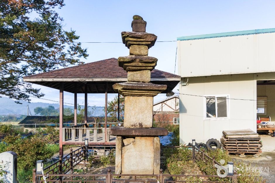 괴산 보안사 삼층석탑