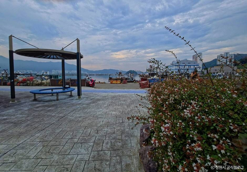 thumbnail-속천항-2