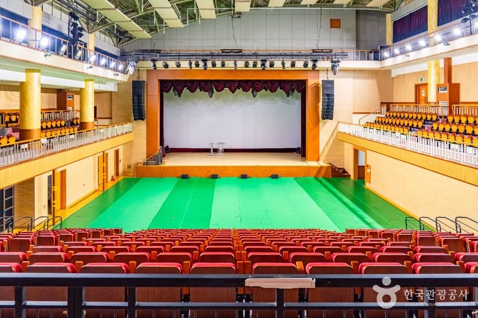 무주예체문화관