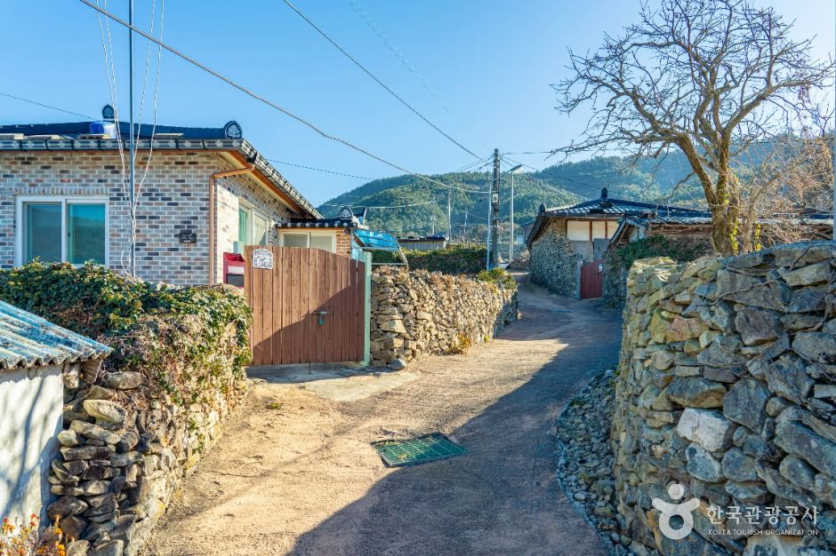 thumbnail-상서마을 옛 돌담길-4