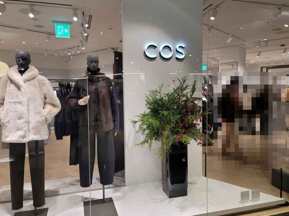 [事後免税店] COS（コス）・シンセゲ（新世界）百貨店カンナム（江南）店(COS 신세계백화점 강남점)