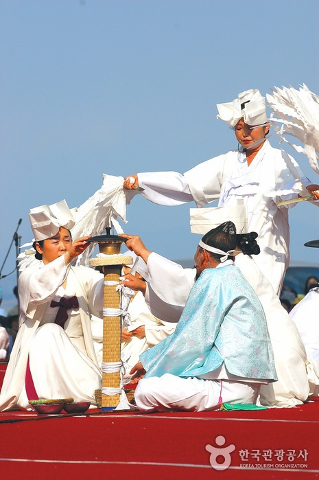 Jindo Miracle Sea Festival (진도 신비의바닷길축제)