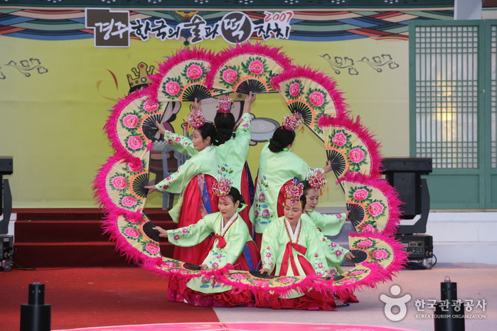 Reiskuchen- und Spirituosen-Festival in Gyeongju(경주 떡과술잔치)