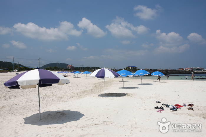 Strand Gimnyeong Seongsegi (김녕성세기해변 (김녕해수욕장))