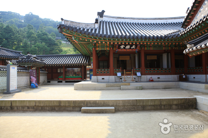 Hwaseong Haenggung Palace (화성행궁)