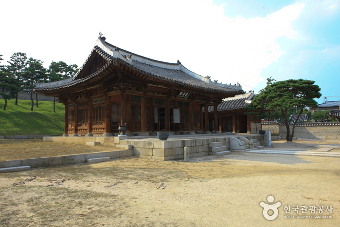 Hwaseong Haenggung Palace (화성행궁)