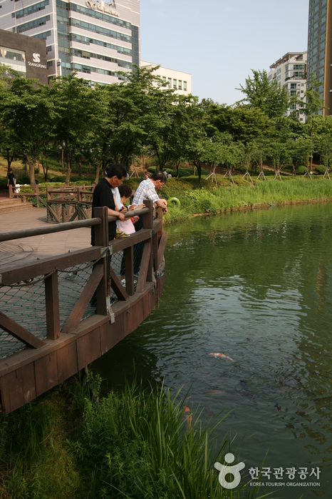 Songpa Naru Park (Seokchon Lake) (송파나루공원 - 석촌호수)