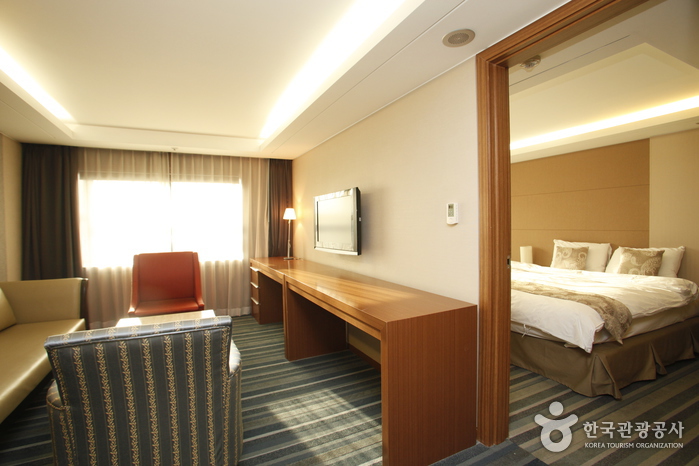 Three 7 Stay Hotel (쓰리세븐스테이호텔)