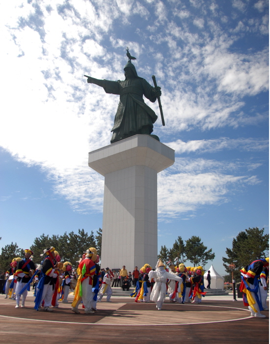 승전공원 이순신 장군 동상<사진제공-진도군청>