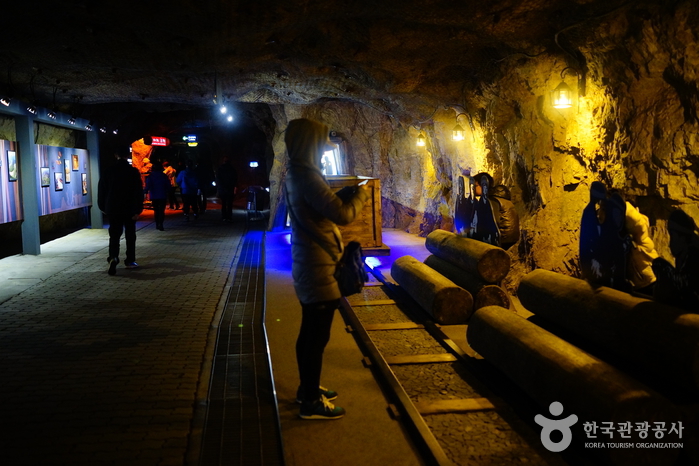 Höhle Hwaamdonggul (화암동굴 (강원고생대 국가지질공원))