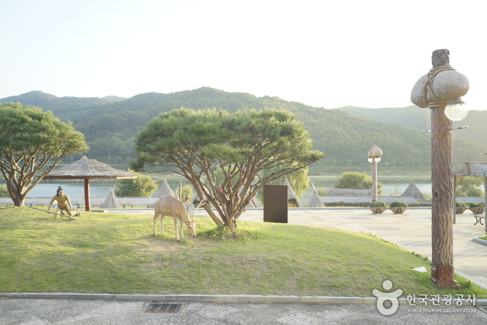 Archaeological Site in Seokjang-ri, Gongju (공주 석장리 유적)