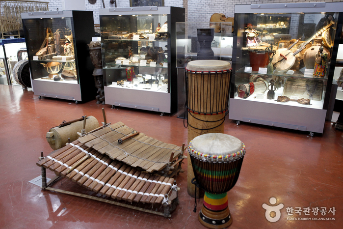 Musée des instruments folkloriques du monde (세계민속악기박물관)