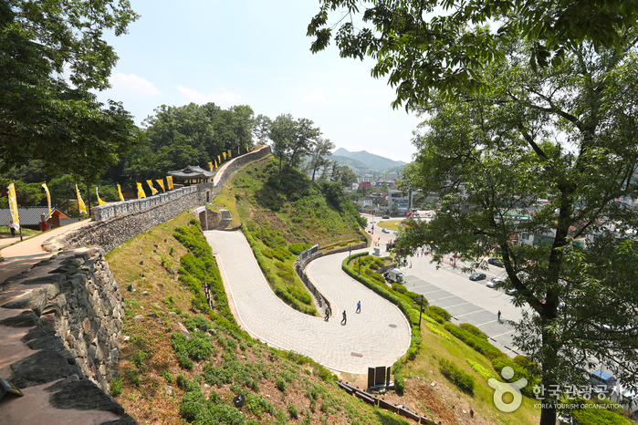 Festung Gongsanseong [UNESCO Weltkulturerbe] (공주 공산성 [유네스코 세계문화유산])