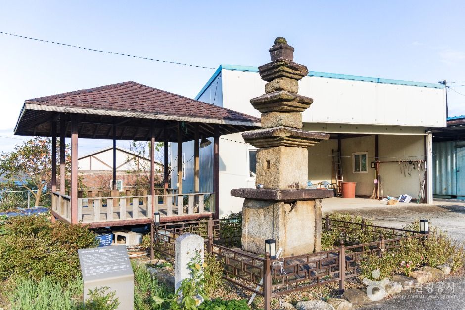 괴산 보안사 삼층석탑