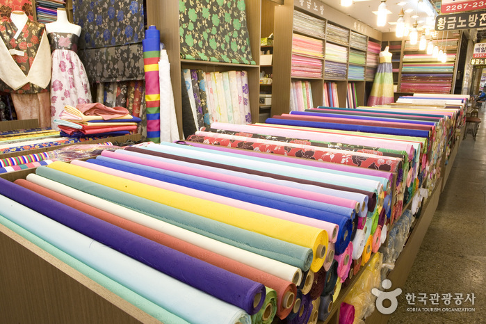 Tiendas de Hanbok del Mercado Gwangjang (광장시장 한복매장)