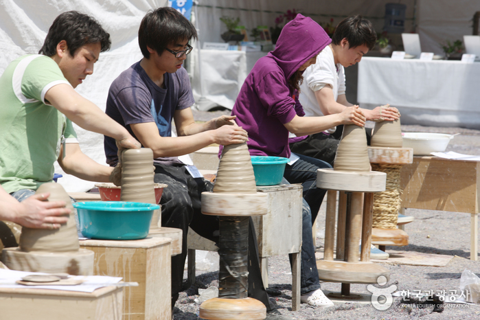 Mungyeong Traditional Chasabal Festival (문경 전통찻사발축제)