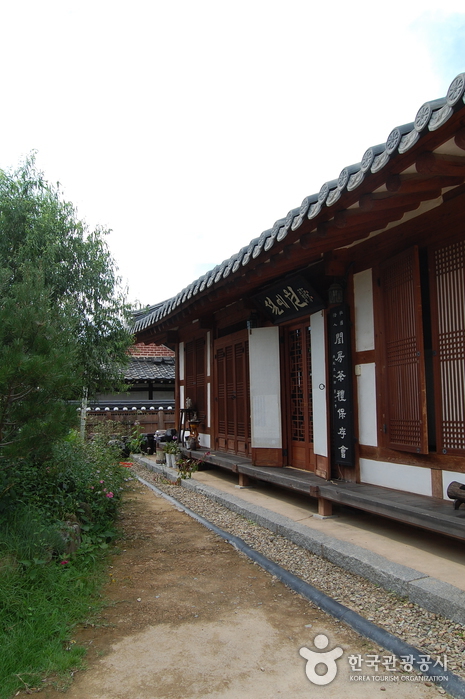 Jeonju Korean Traditional Wine Museum (전주 전통술박물관)