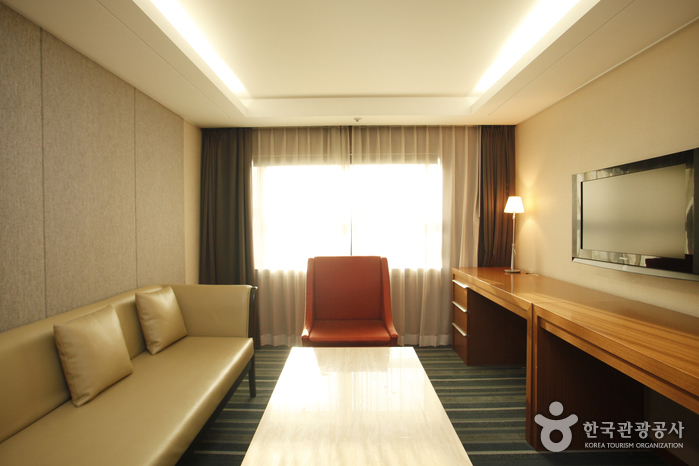 Three 7 Stay Hotel (쓰리세븐스테이호텔)