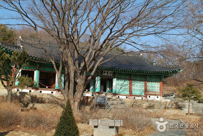 Goryeogung Palace Site (고려궁지)